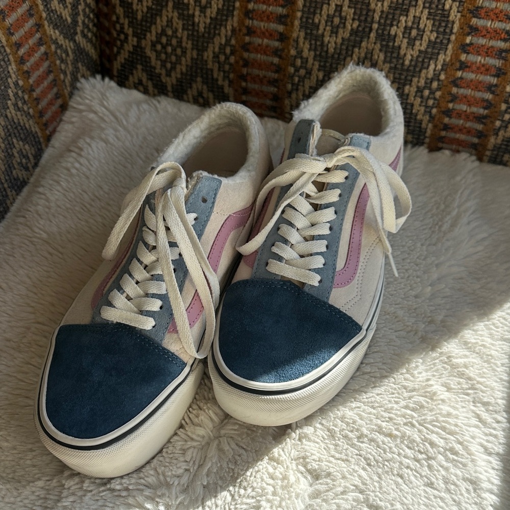 VANS - Women's Old Skool Stackform Sherpa Suede Sneakers | 8.5
